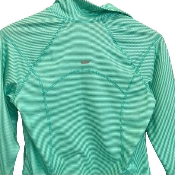 Old Navy Performance 1/4 Zip Pullover - Picture 2 of 6